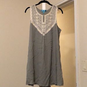 Francesca’s green shift dress
